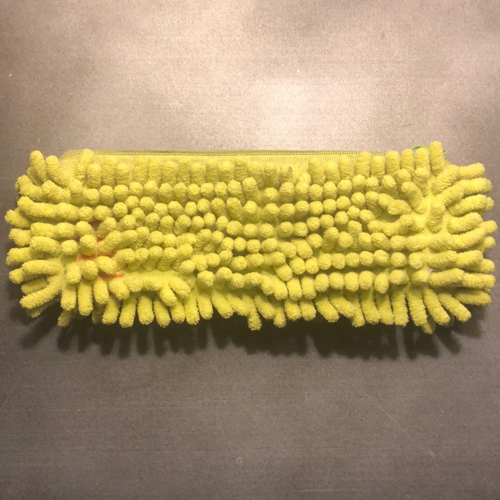 Yoobi Spoofy fluffy case
